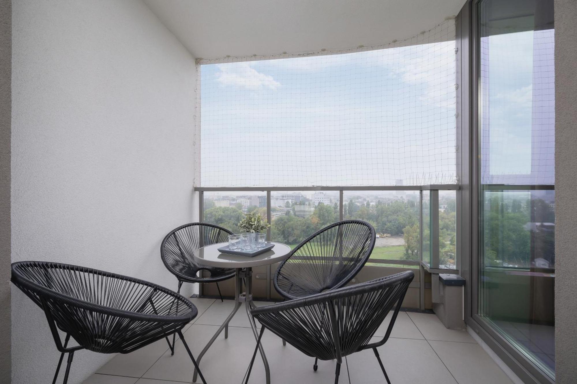 Przestronny Apartament Z Balkonem By Noclegi Renters Krasków Eksteriør bilde